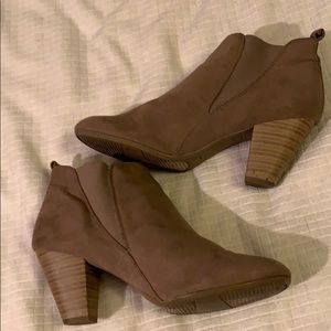 BRASH SIZE 8 tan booties comfy rubber soles